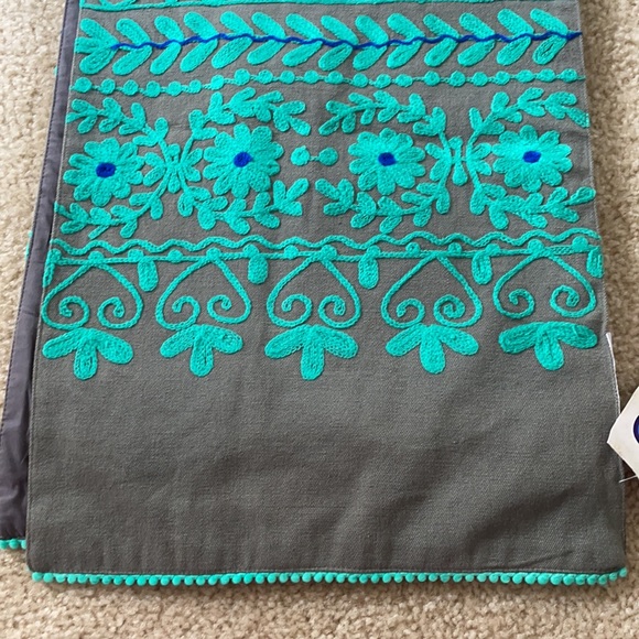 Crewel stitch grey embroidered runner teal thread - Picture 5 of 8